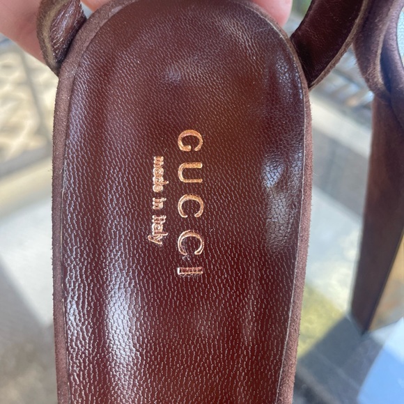 GUCCI. NEVER WORN Suede Platform Sand Pelle
New Chocolate Sandal Size 36.5 - Picture 6 of 9